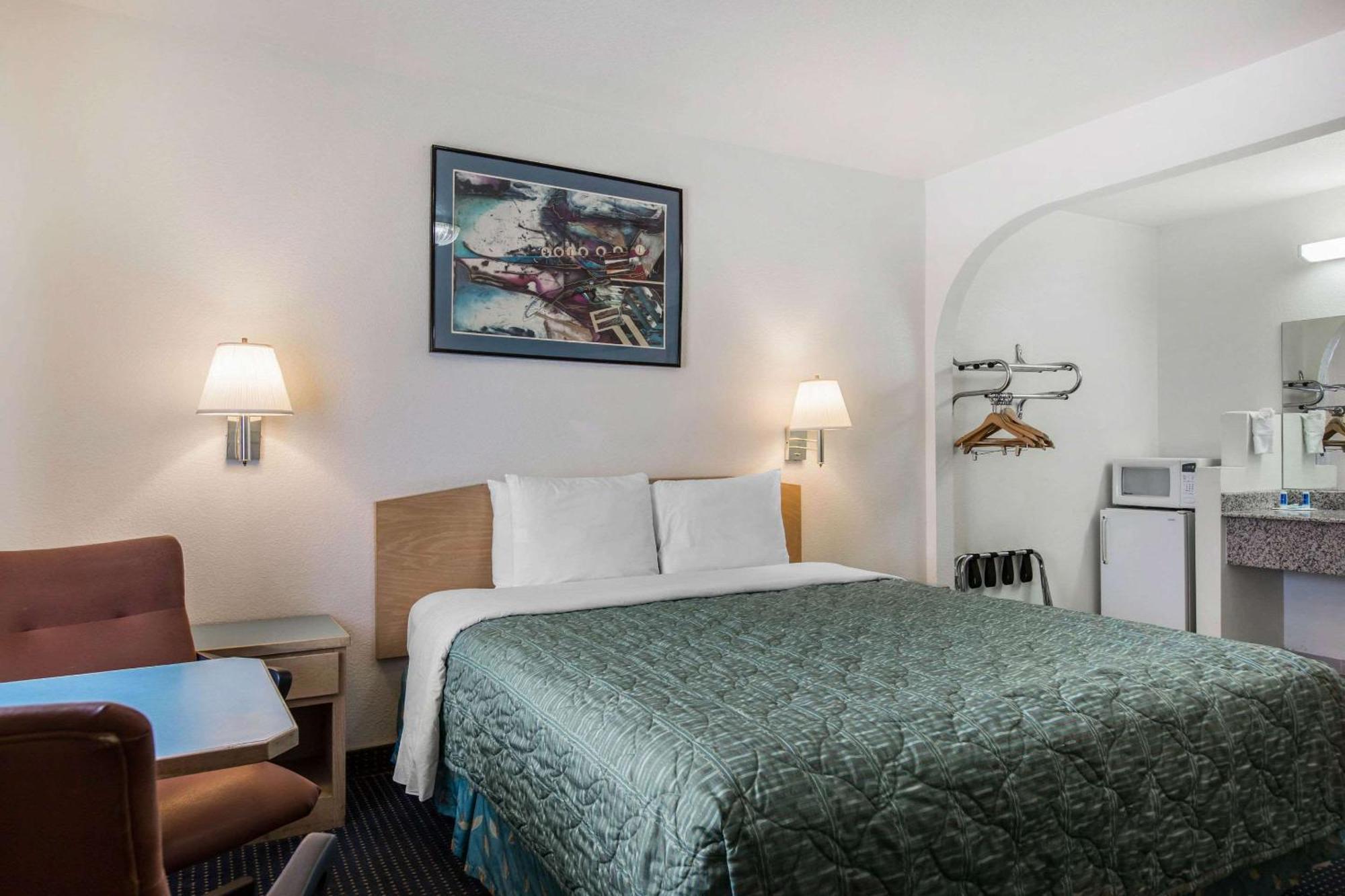 Rodeway Inn Beaumont Exteriör bild