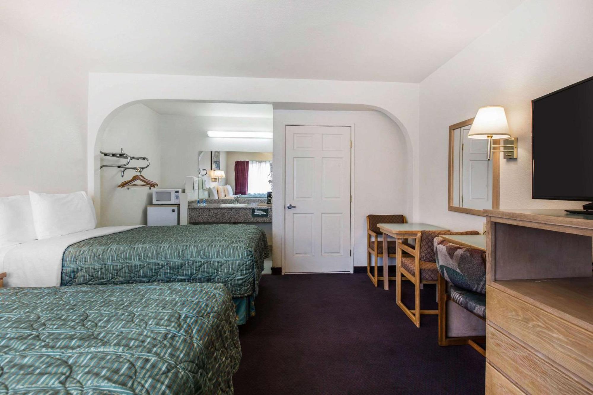 Rodeway Inn Beaumont Exteriör bild